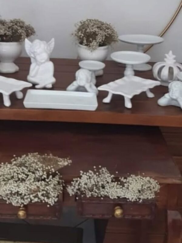 Suporte de Doce, Anjos e Vasos Brancos