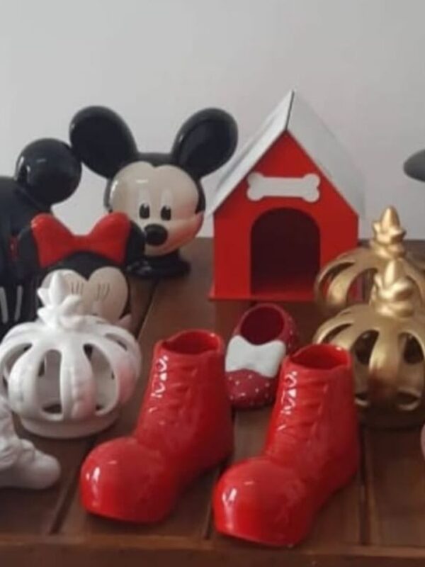 Mickey, Bota vermelha, Chapéu preto